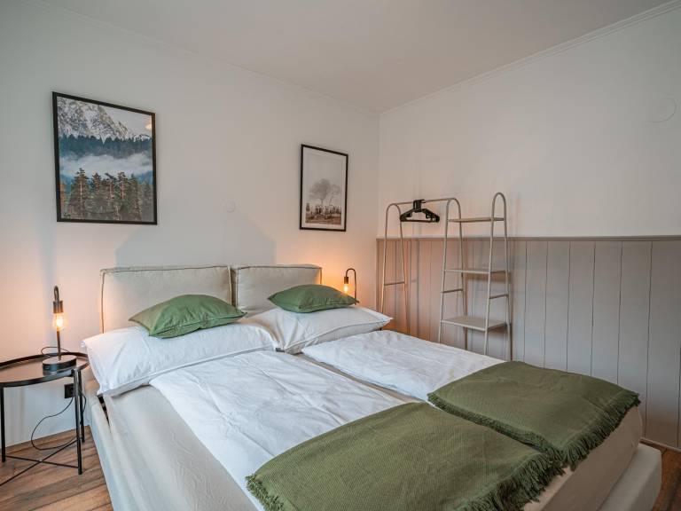 Vacation home with patio | Ski nearby | Pets allowed — photo 3