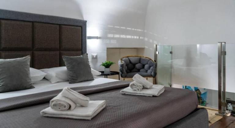 Apartment | Next to Church of the Gesù — photo 2