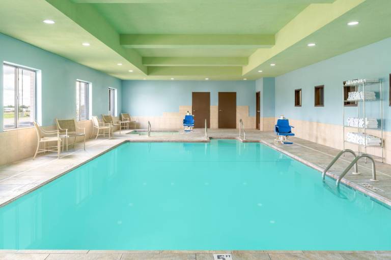 Holiday Inn Express Pratt By IHG — photo 2