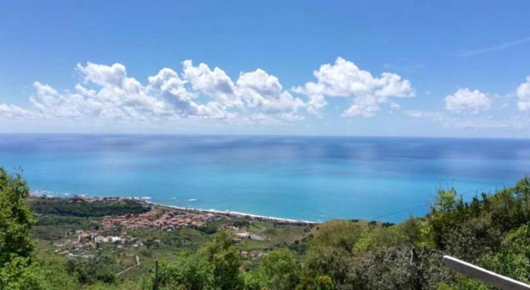 Wonderful rental apartment with patio & garden | Pet-friendly in Belvedere Marittimo