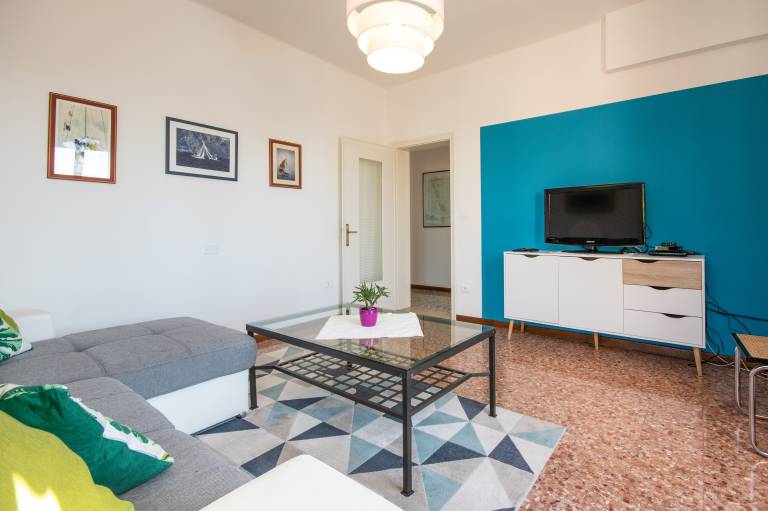 Apartment with fast internet, yard & terrace | Lake view — photo 5