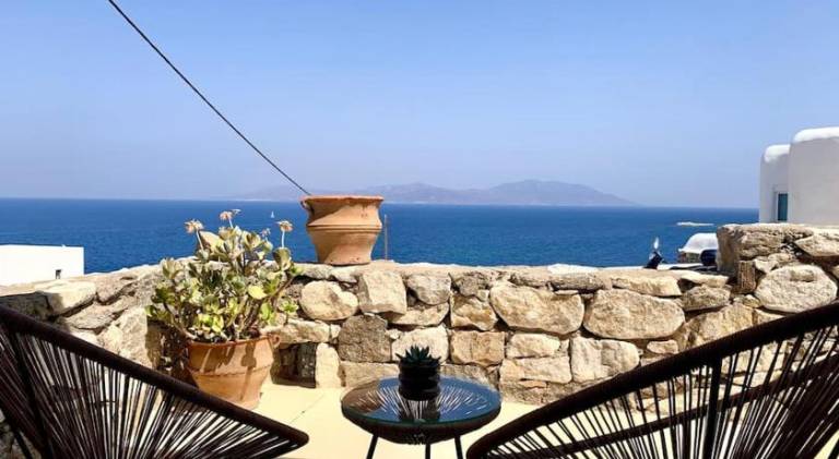 Rental apartment with patio in Mykonos