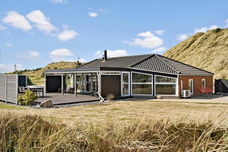 Vacation home with terrace, sauna & grill | Pets are welcome in Hvide Sande