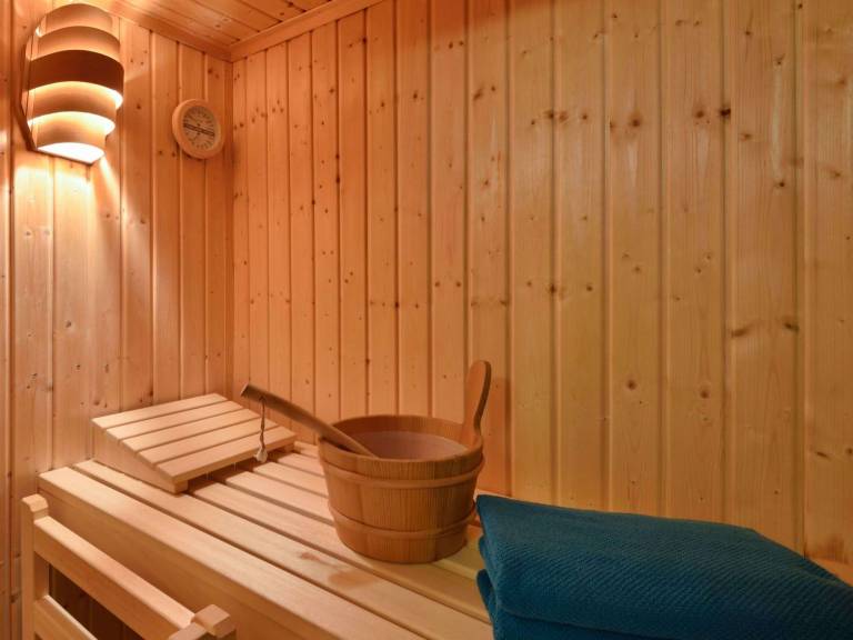 House with terrace, sauna & garden | City view — photo 5