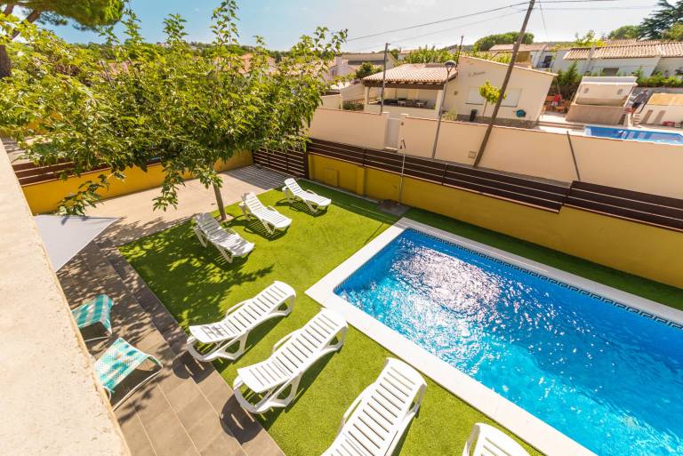 Villa with garden, patio & private pool — photo 4
