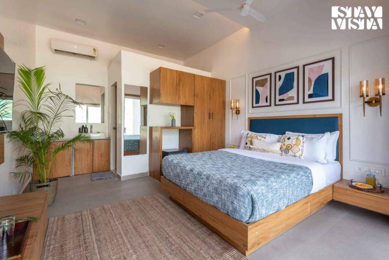 Spacious villa with yard & pool | Pets are welcome — photo 2