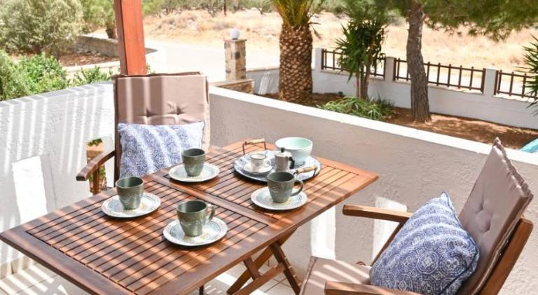 Rental apartment with terrace & garden in Ierapetra