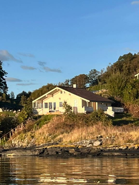 Vacation home with patio & yard | Sea view — photo 2