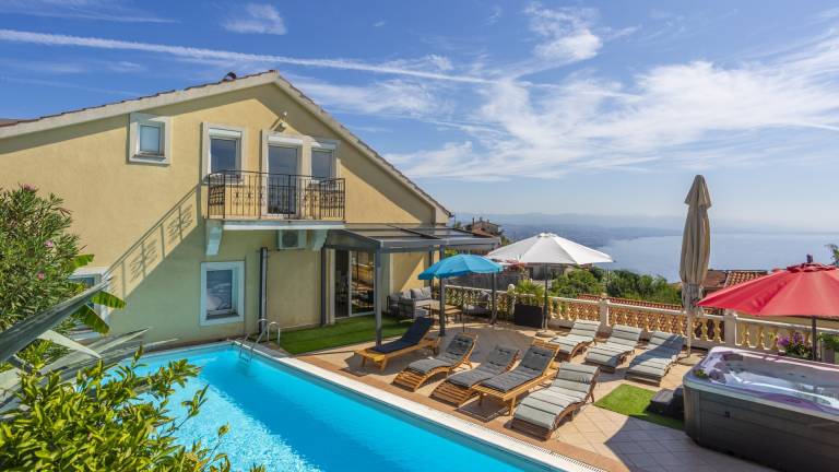 Villa with hot tub, private pool & yard in Opatija
