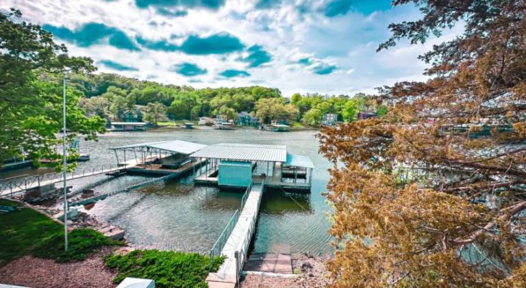 Beautiful vacation home | Suitable for remote work | Pets are welcome in Osage Beach, MO