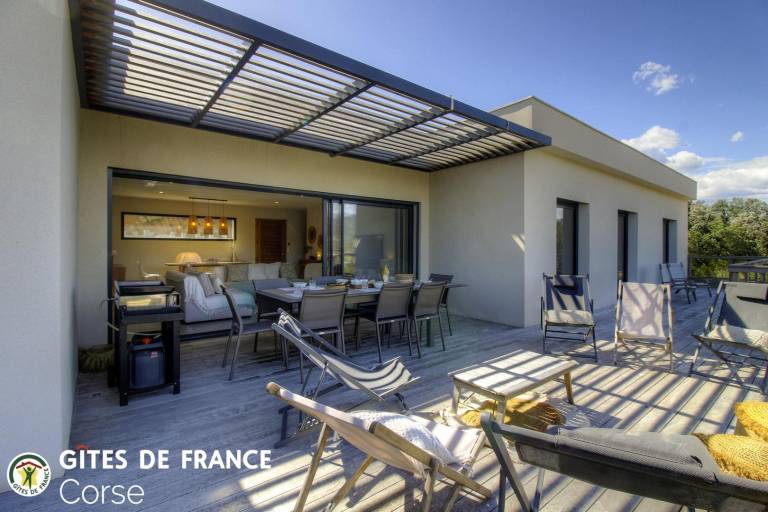 Gite with patio, garden & heated pool | Mountain view — photo 4