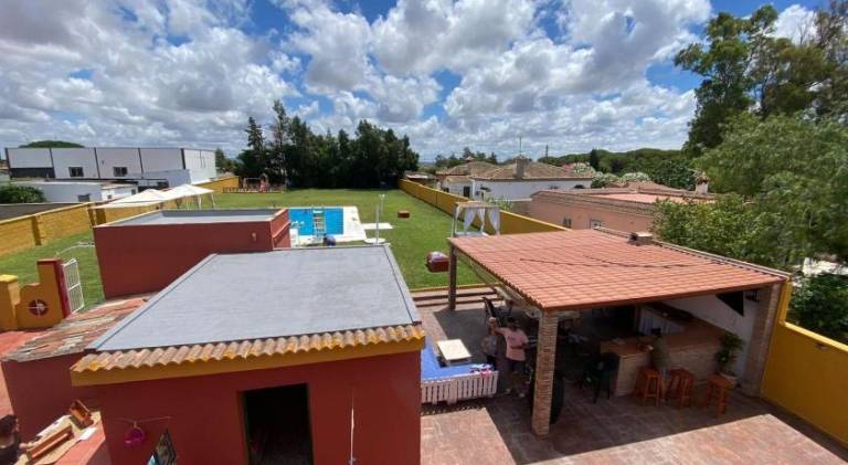 Fully equipped house with patio, yard & BBQ | Pet-friendly — photo 4