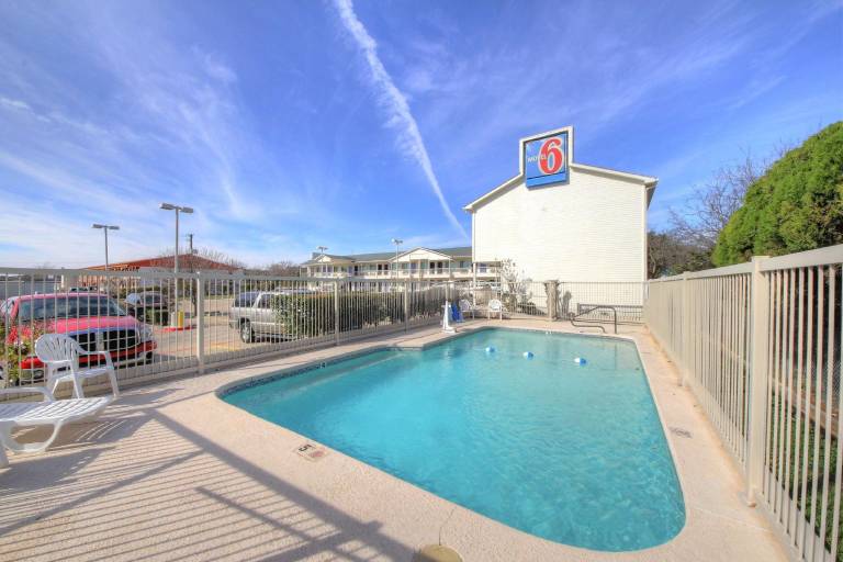 Motel 6 Kerrville, TX in Kerrville, TX