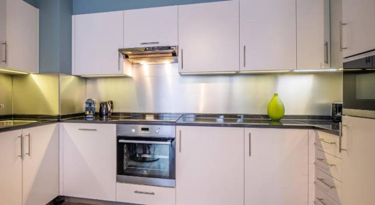 Serviced apartment with sauna, pool & garden | Close to Royal Palace of Brussels | Suitable for remote work — photo 4