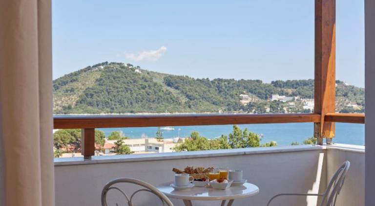 Beautiful serviced apartment with pool & patio | Good for workation | Dogs allowed — photo 5