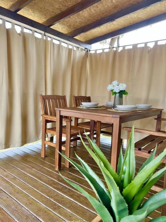 Bungalow with pool & yard — photo 5