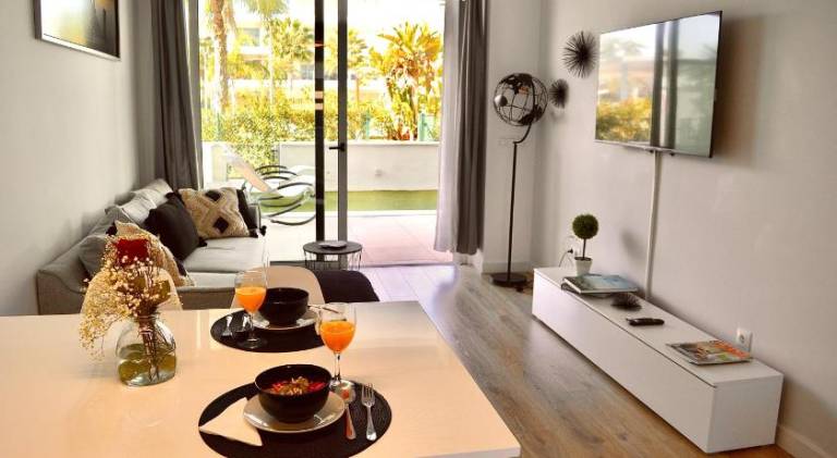 Fully equipped pleasant holiday apartment with yard, private pool & patio | Close to the beach | Pets allowed — photo 2