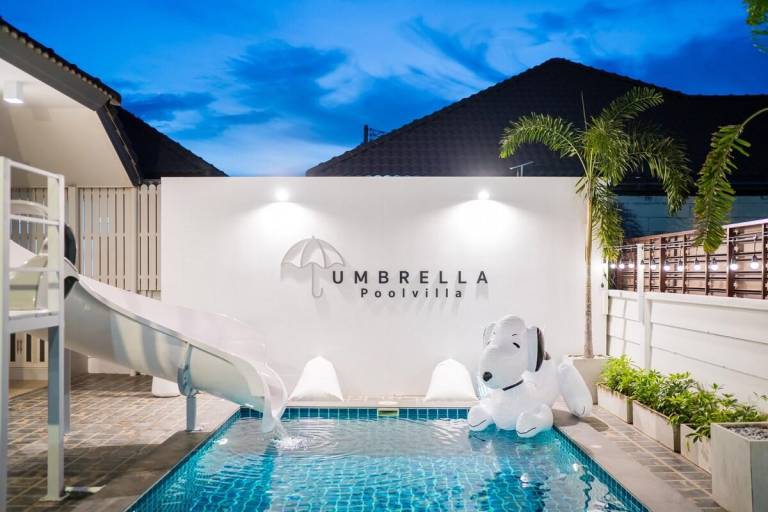 Vacation home with yard, barbecue & pool | Perfect for remote work in Sattahip