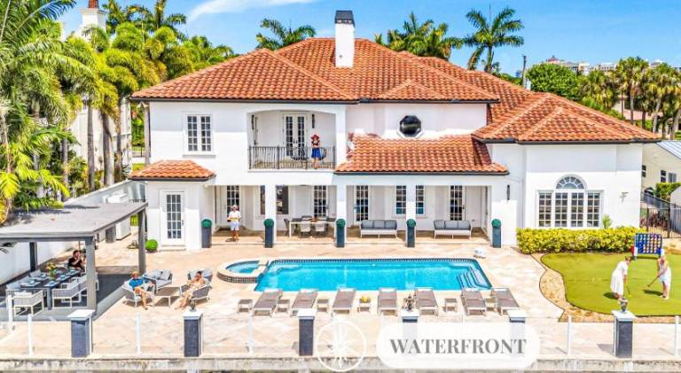 Villa with pool in Fort Lauderdale, FL