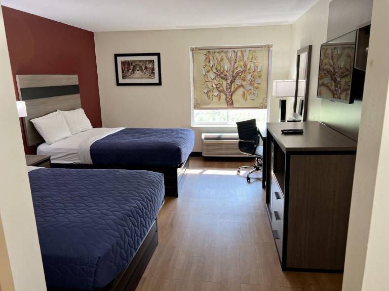 Saffron Inn & Suites — photo 4