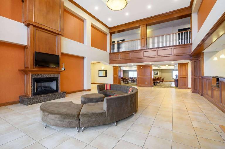 La Quinta Inn & Suites by Wyndham Longview North — photo 2