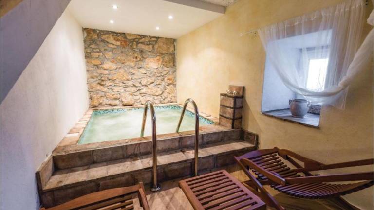 Villa with terrace, barbeque & private pool — photo 4