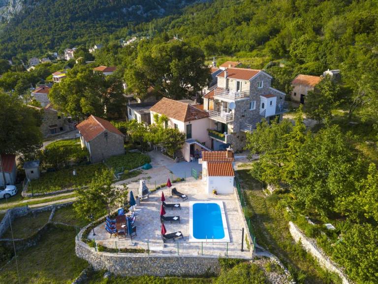 Villa with garden, private pool & patio | Beach view | Pets allowed in Tucepi