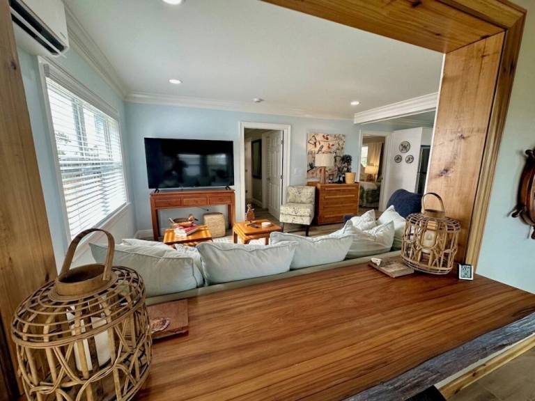 Children-friendly beautiful cottage with yard & patio | Garden view | Pets allowed — photo 4