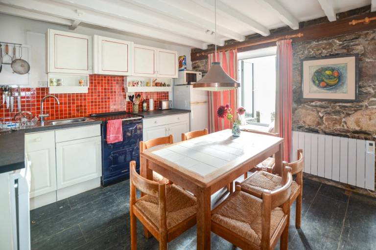 Fully equipped cottage with yard | Water view | Next to the beach | Pets allowed — photo 4