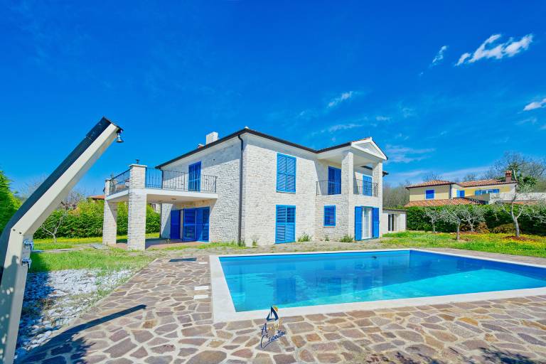 Charming 4BR Villa for 8+1 with Pool and Sauna in Umag