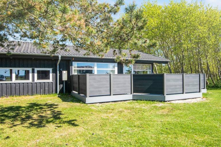 Vacation home with sauna, BBQ & terrace in Ebeltoft