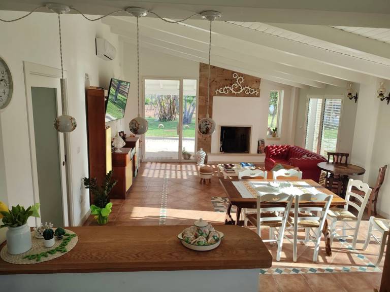 Fully equipped beautiful house with BBQ, terrace & fast internet | Garden view | Perfect for remote work | Pets are welcome in Alezio