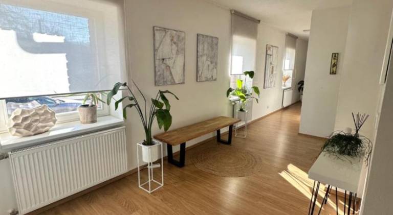 Villa with hot tub & pool | Pet-friendly — photo 4