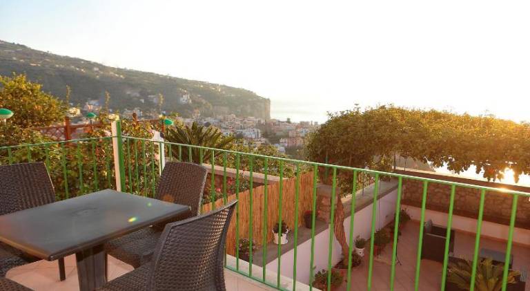 Vacation home with yard & terrace — photo 3