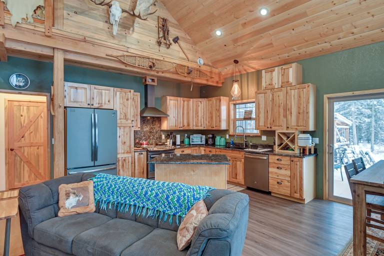 Custom Kasilof Cabin on 40 Private Acres — photo 2