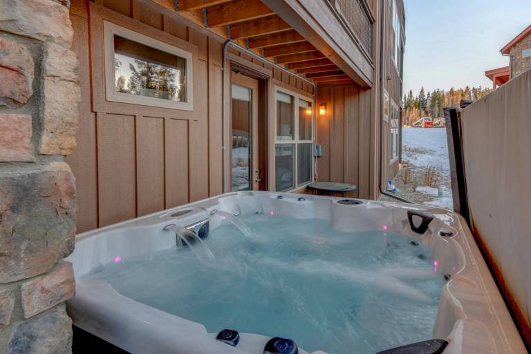 Vacation home with jacuzzi, patio & barbeque | Mountain view | Good for workation — photo 5