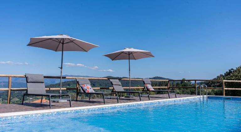 Villa with private pool, terrace & grill in Braga