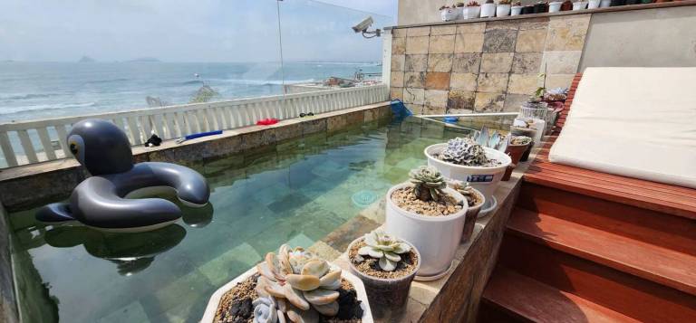W Spacious 4BR Duplex w Pool in Punta Hermosa in Lima