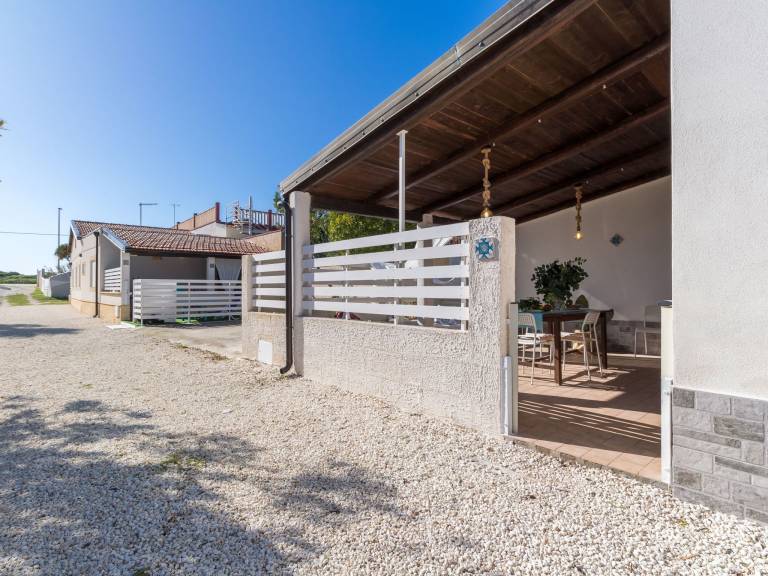 Edoné, Wohnung mit Blick auf einen Sandstrand — photo 3