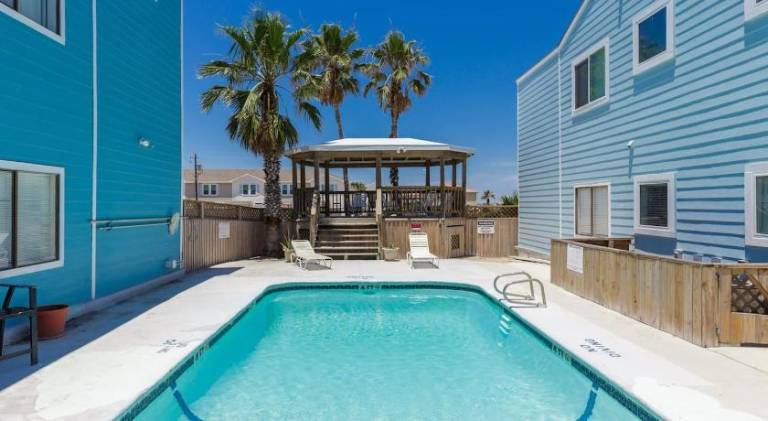 1BR Quaint First Floor 3 min Walk to beach — photo 3