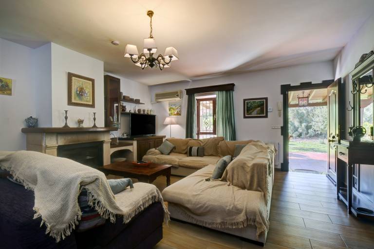 Fully equipped pleasant vacation home with garden, fast internet & private pool | Mountain view | Pets allowed — photo 3