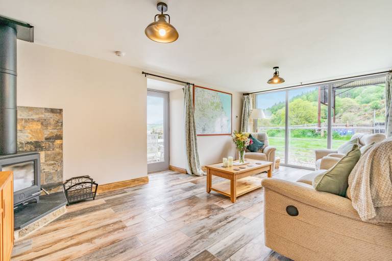 Family-oriented nice cottage with jacuzzi & yard | Pets allowed — photo 4