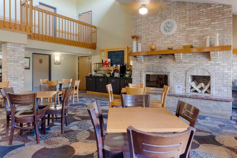 Quality Inn Oshkosh Aviation Park — photo 5