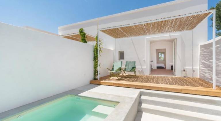 Vacation home with garden, jacuzzi & pool in Fasano