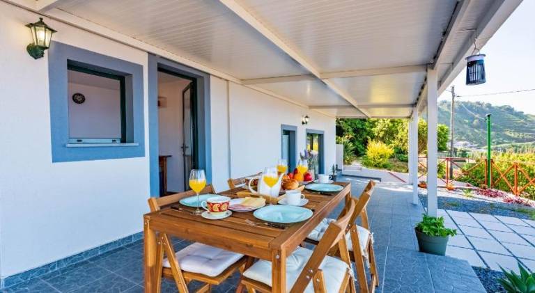 House with BBQ & patio — photo 4