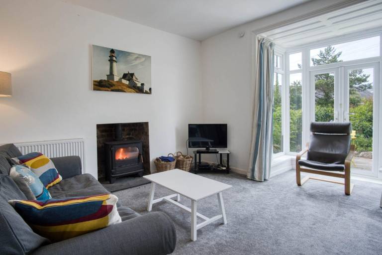 Family-friendly vacation home with yard & fast internet | Sea view | Beach nearby | Pets are welcome — photo 2