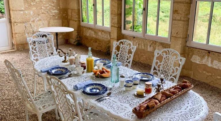 Chateau Le Repos - Luxury air-conditioned property with pool — photo 3