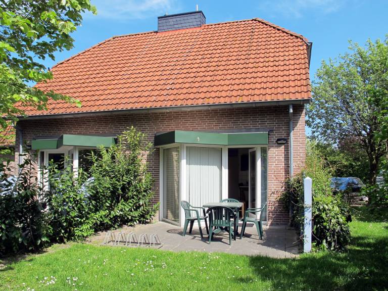Family-friendly pleasant vacation home with patio & yard | Pets are welcome — photo 5