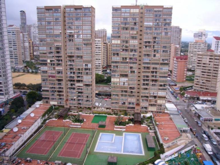 Holiday apartment with pool, patio & garden | City view — photo 3