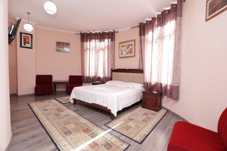 Resort  Tirana
